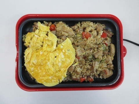 ふんわり卵をのせた焼肉チャーハン