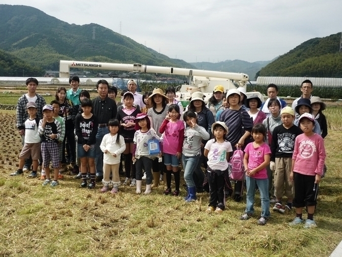 マルヱ醤油　ＪＡ北九協賛　稲刈り体験！